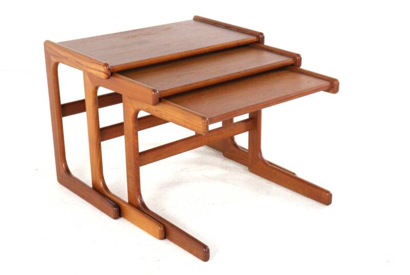 Tables gigognes Salin Nyborg - design danois du milieu du siècle moderne en teck