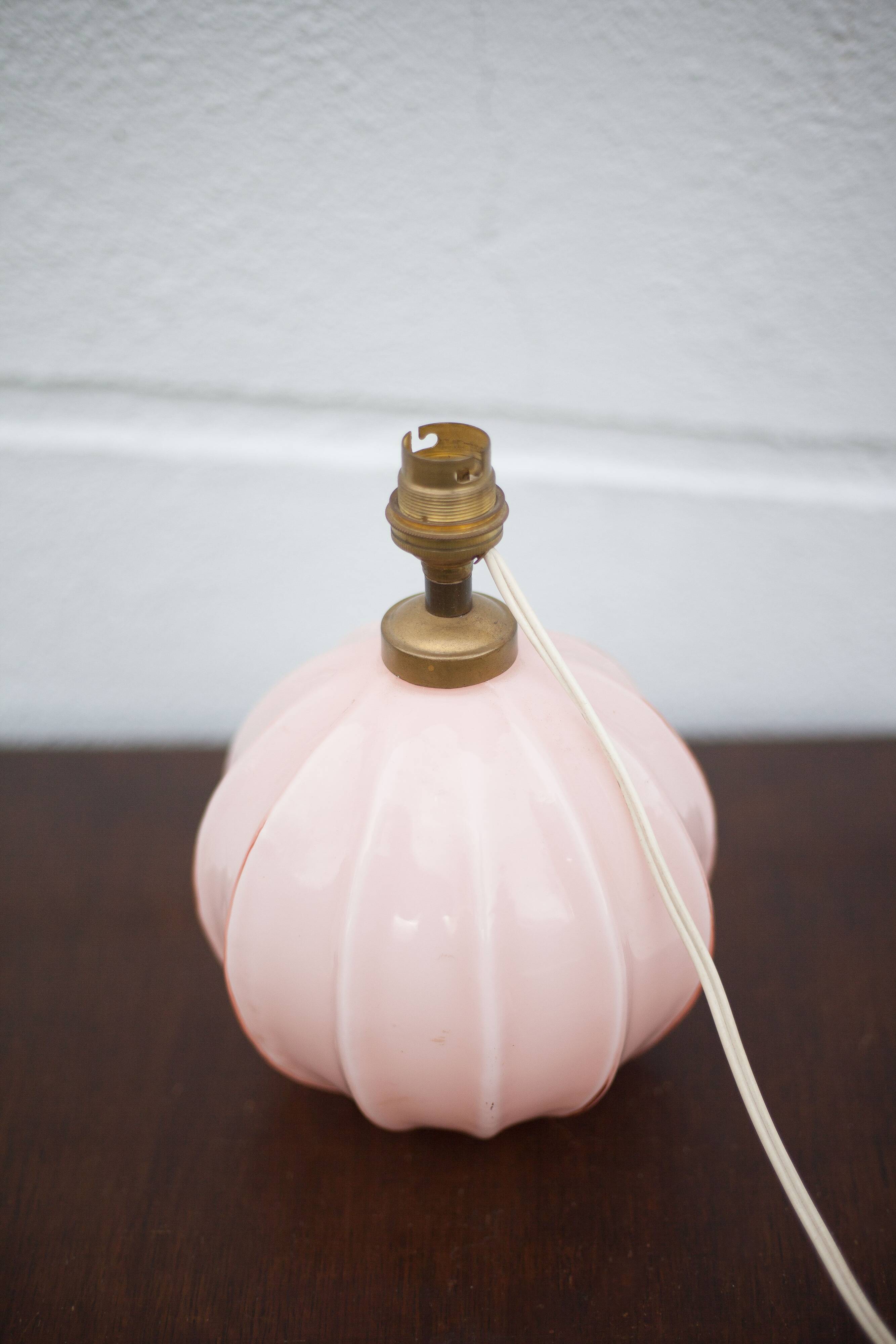 Lampe art déco, lampe à poser, lampe boule opaline rose, lampe de chevet, lampe d'appoint, 40's
