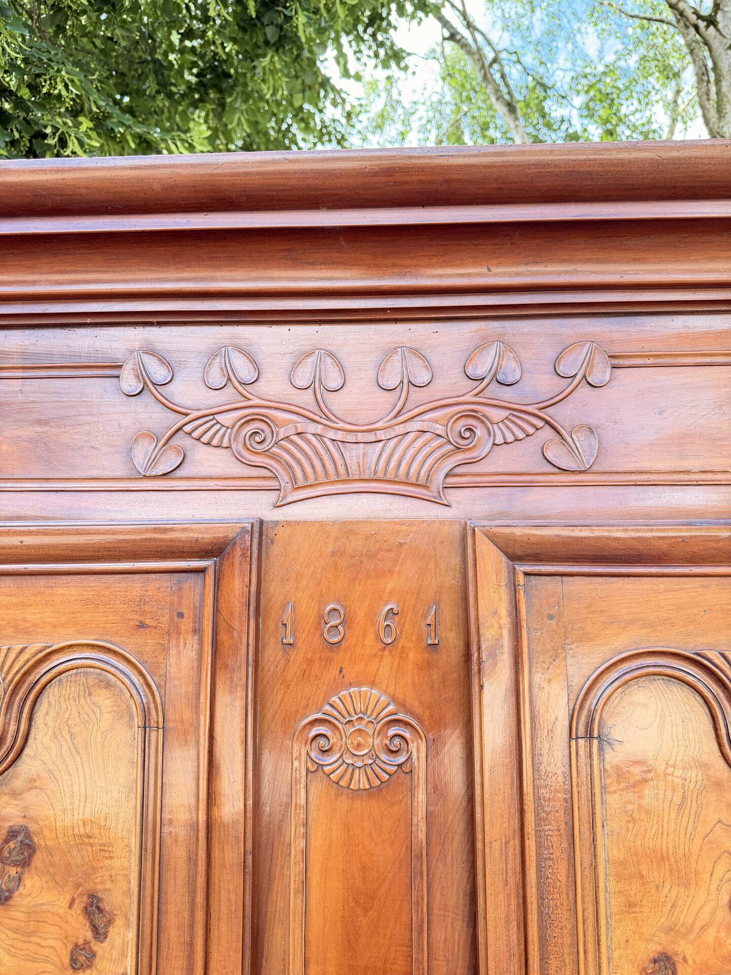 Bressane wardrobe in walnut in Louis XV style, 19th century.
