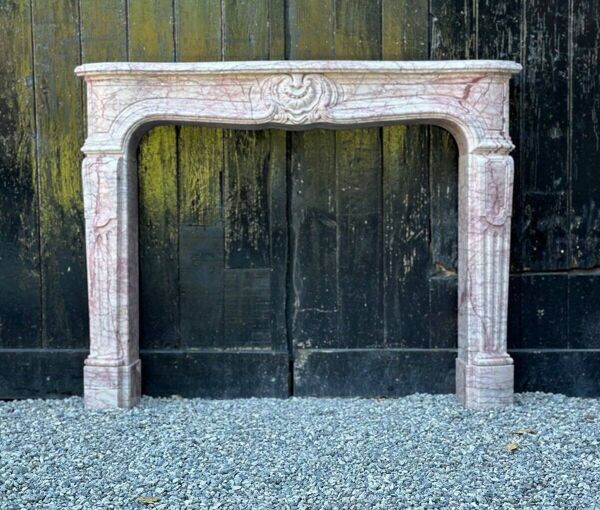 Cheminée De Style Louis XV En Marbre Rose, Vers 1980