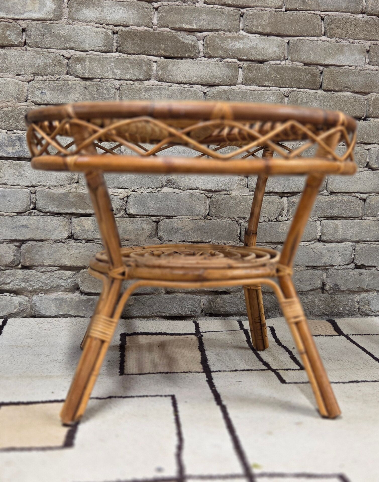 Vintage round side table in rattan – 1960s/70s