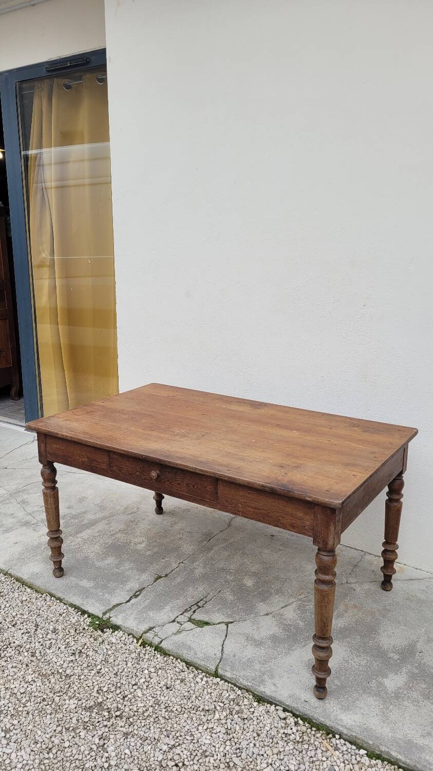 Rustic farm table in solid oak, Louis Philippe legs, 19th century - 1m40