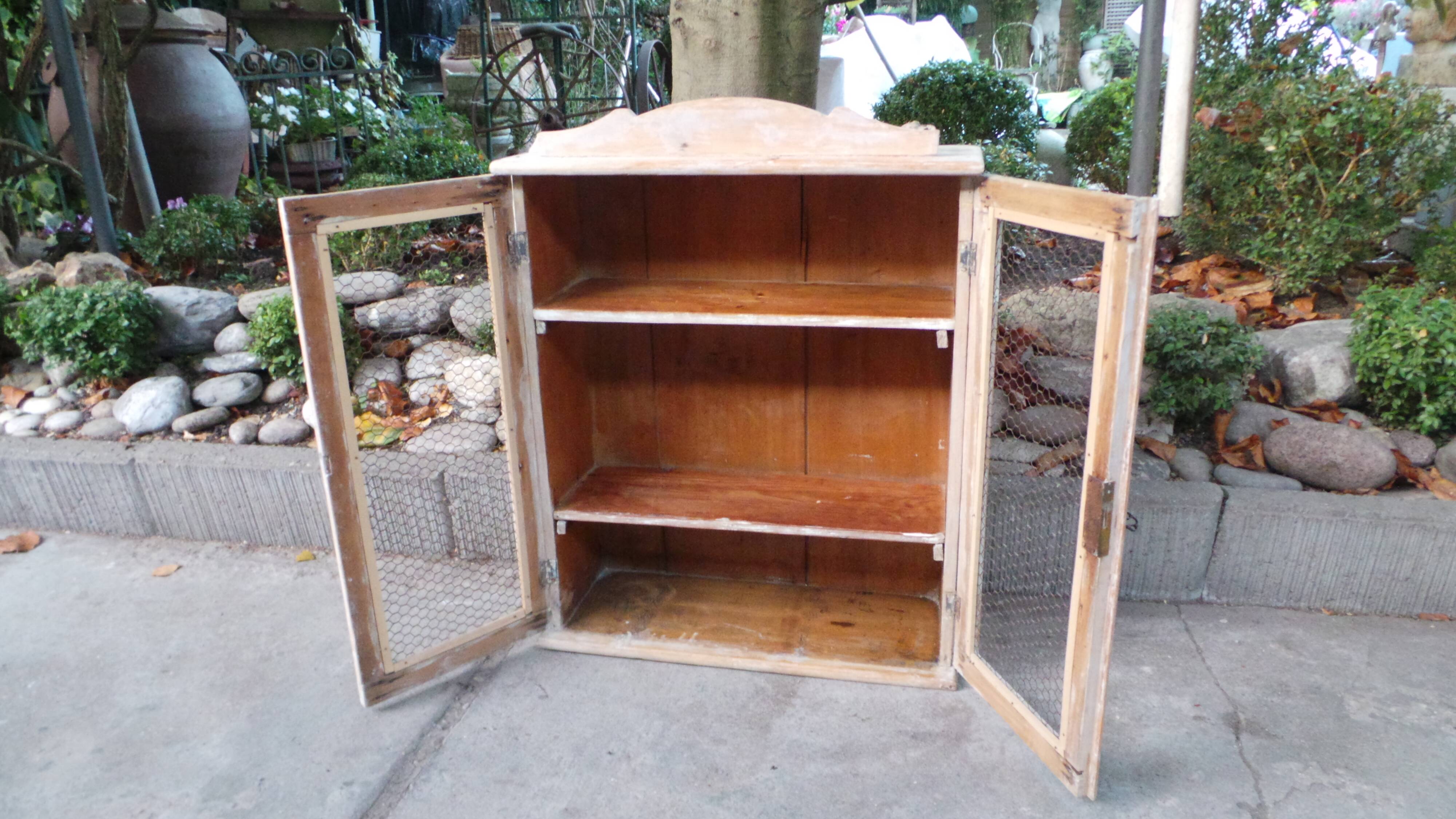 Screened medicine cabinet