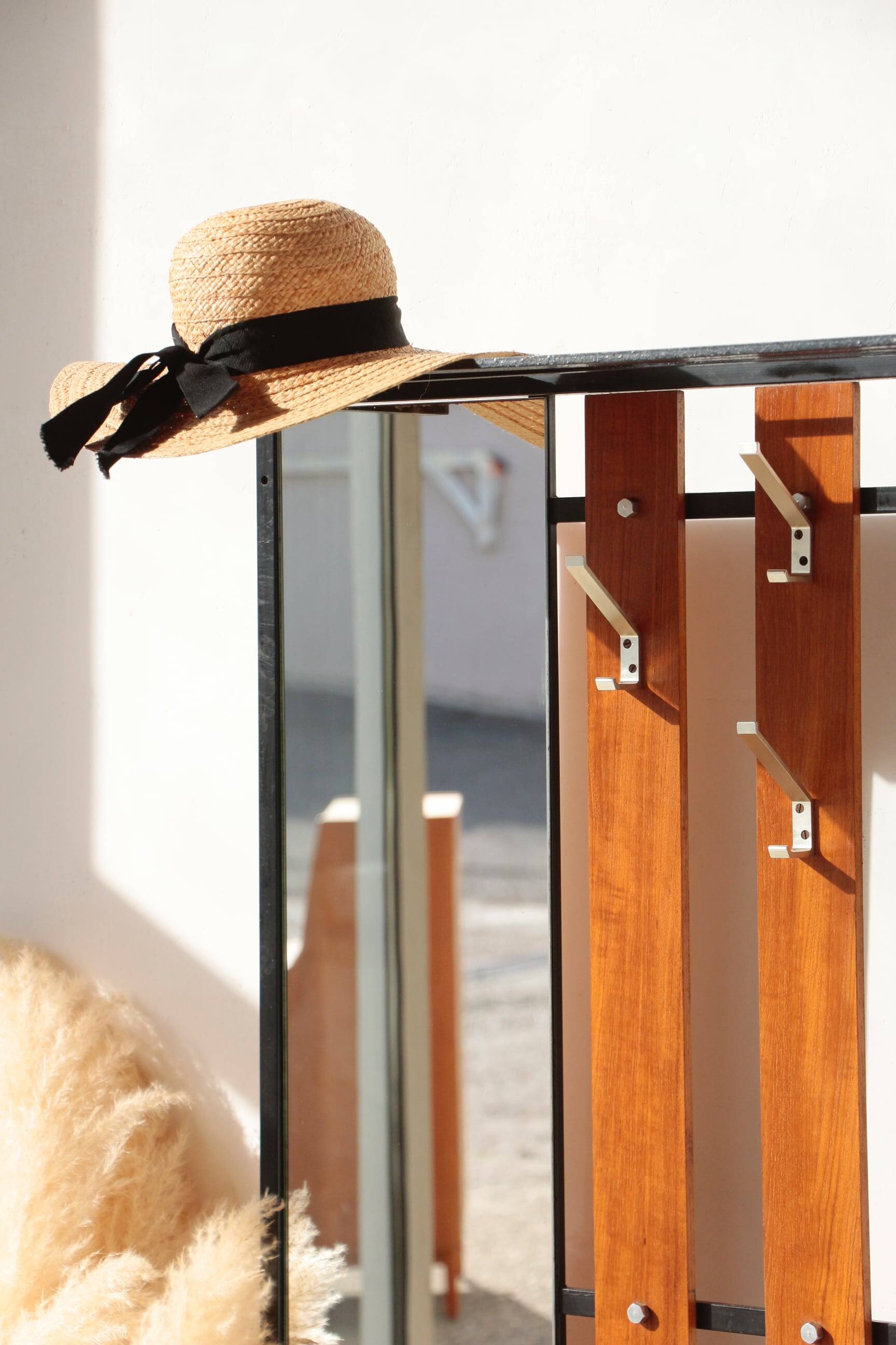 Vestiaire d’entrée vintage – Meuble à patères, miroir et rangements