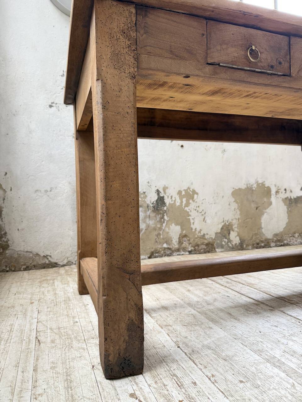 Antique farmhouse or drapery table in walnut, 1900 XL