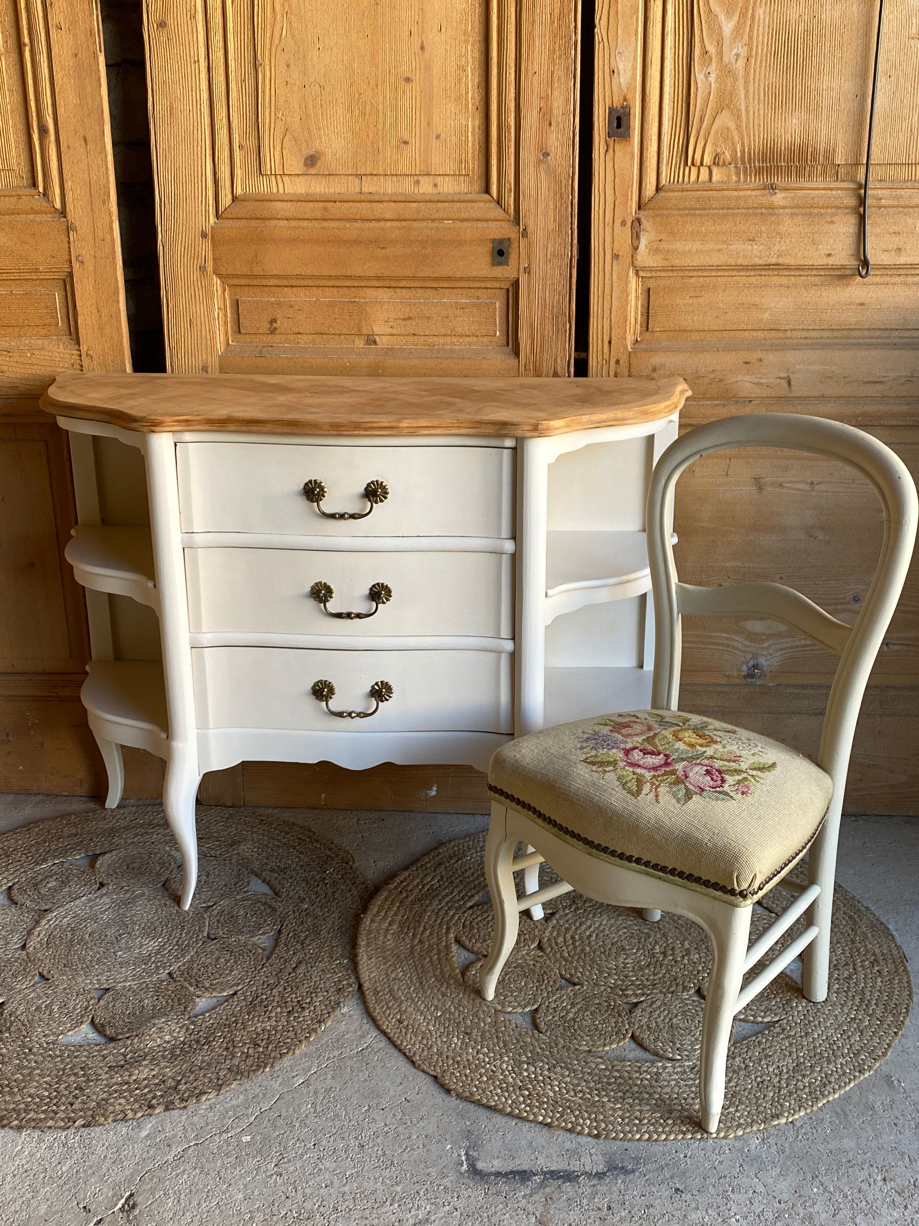 Jumping chest of drawers