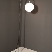 Lampe de sol chromée Bauhaus, Tchécoslovaquie, années 1930.