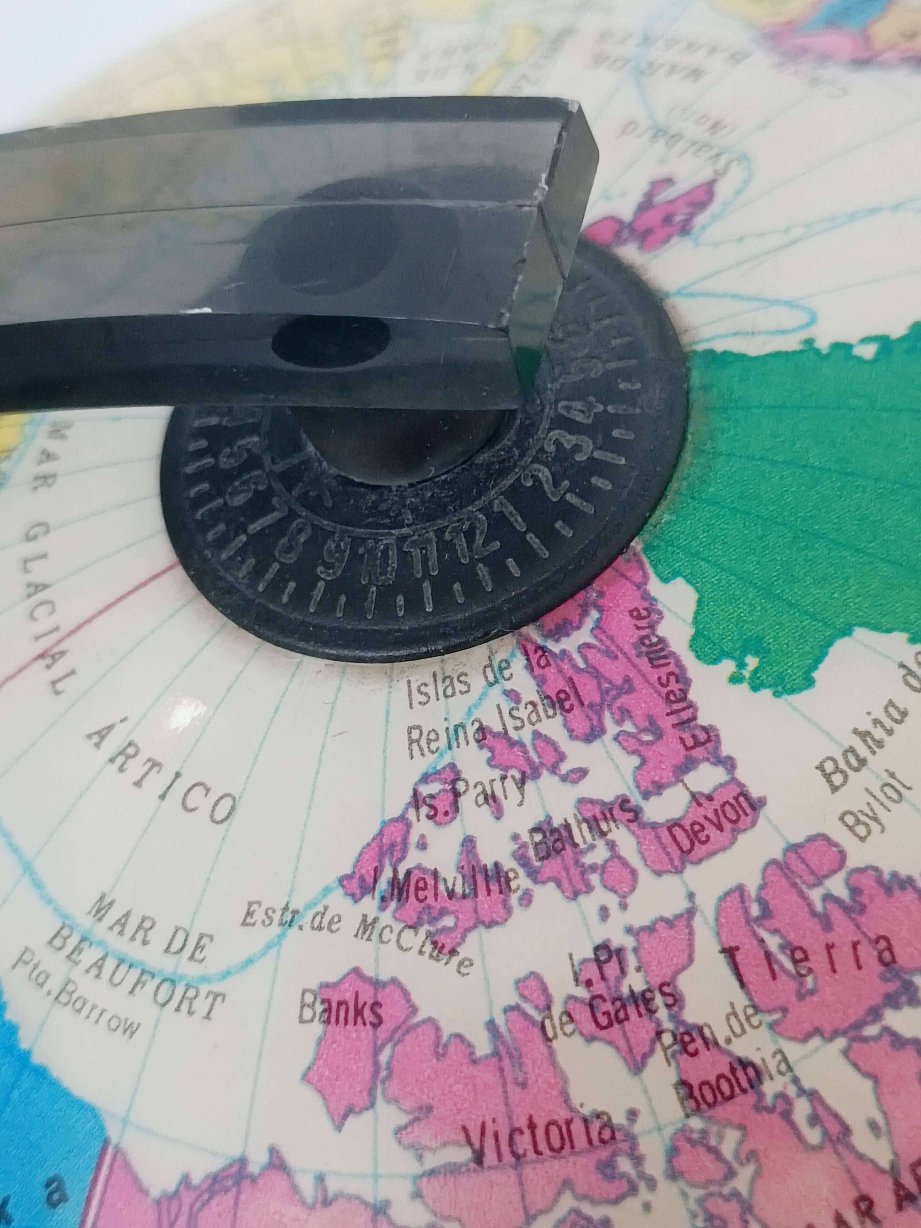 Illuminated terrestrial globe in plexiglass by Nova Rico Florence 1969