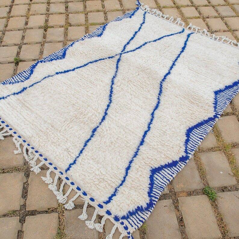 Traditional handwoven pure wool Berber rug size 150/250 cm
