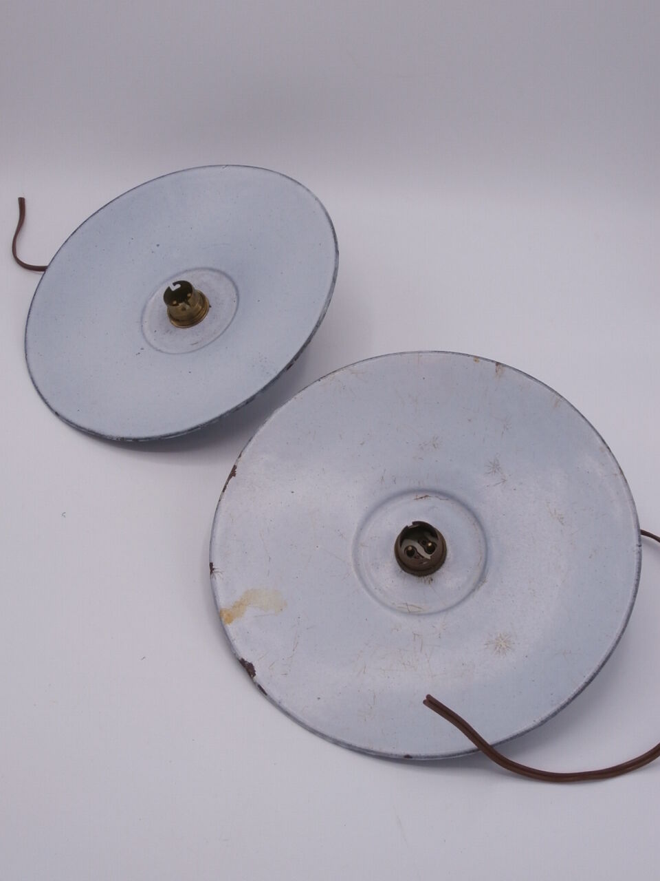 Pair of blue enamelled metal suspensions