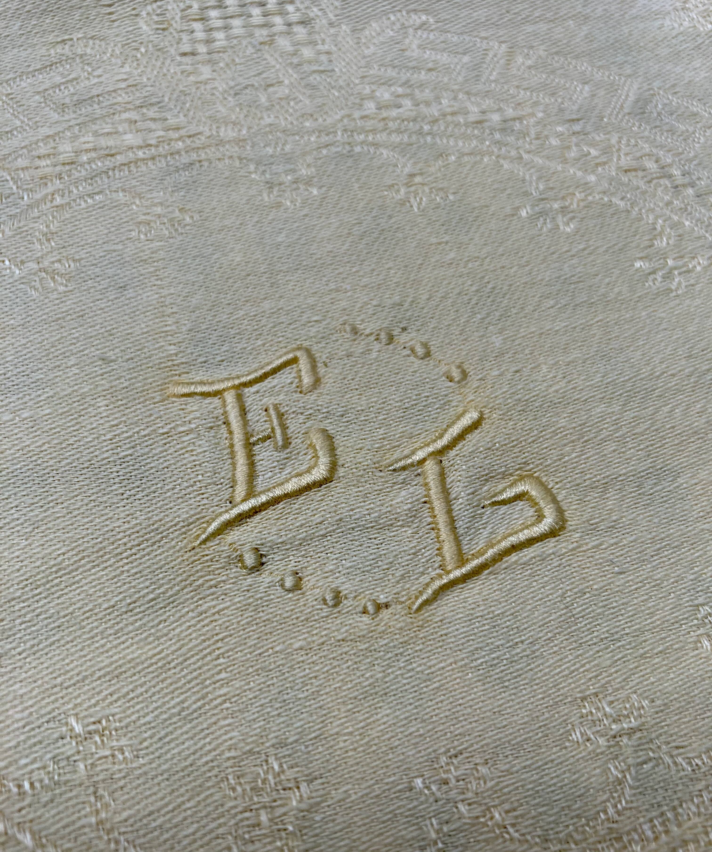 set of 4 monogrammed napkins EL yellow shades
