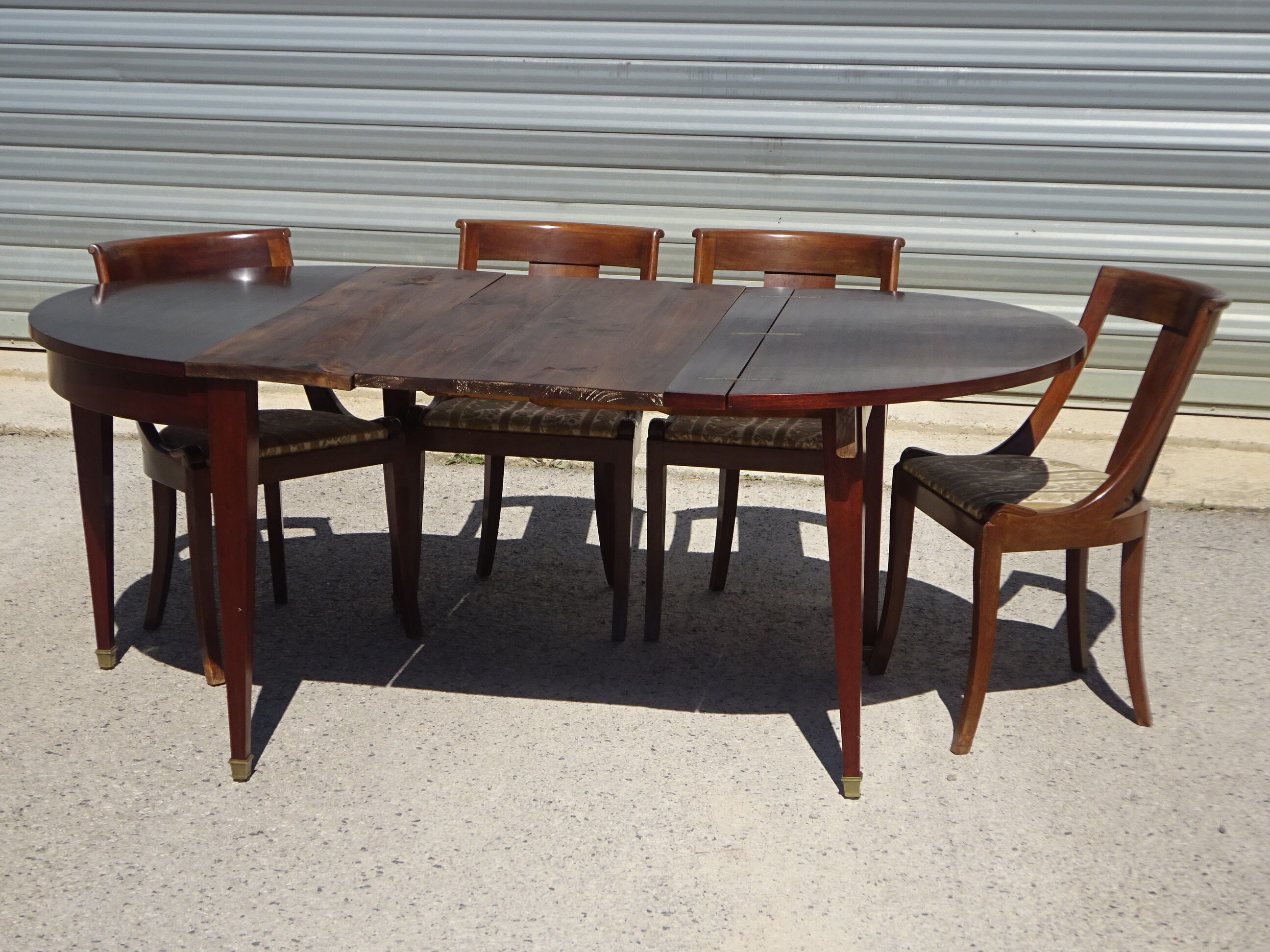 Half-moon console table, extendable in Empire style.
