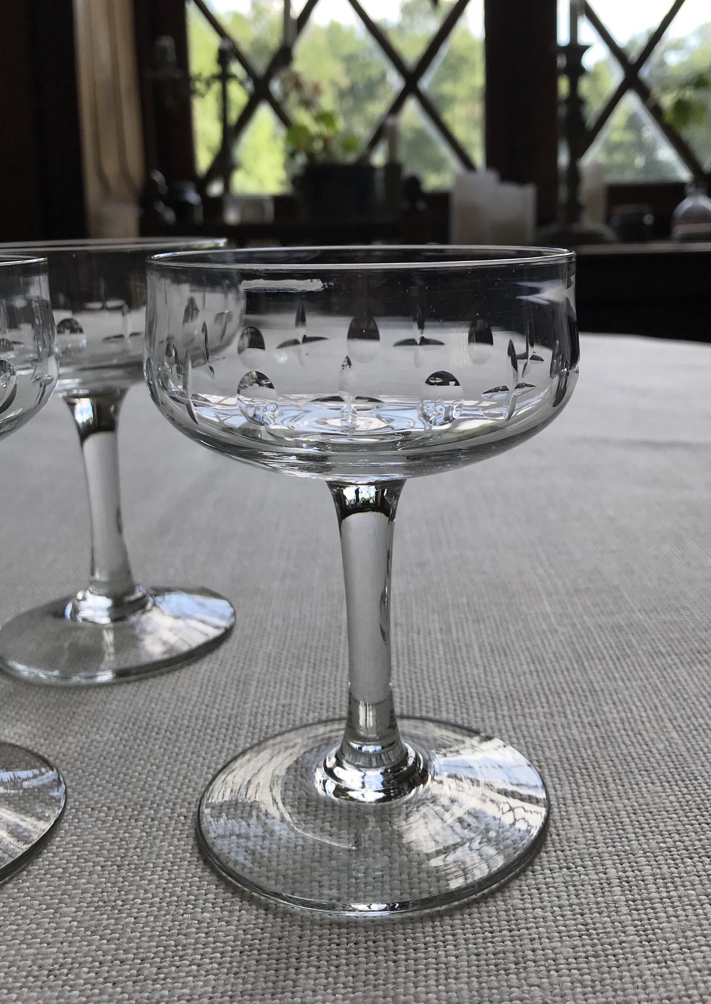 Lot de 7 coupes de champagne en cristal ciselé
