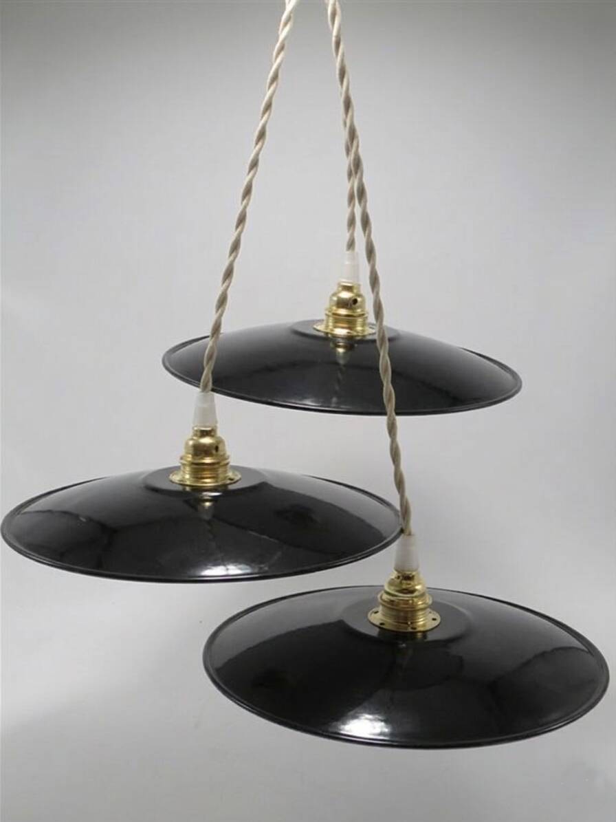 Suspensions in black enamelled sheet metal