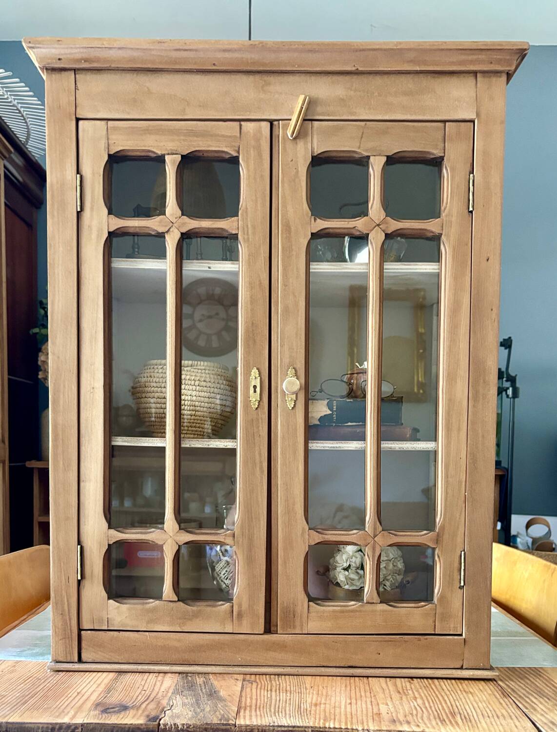 Small Parisian display case in raw wood