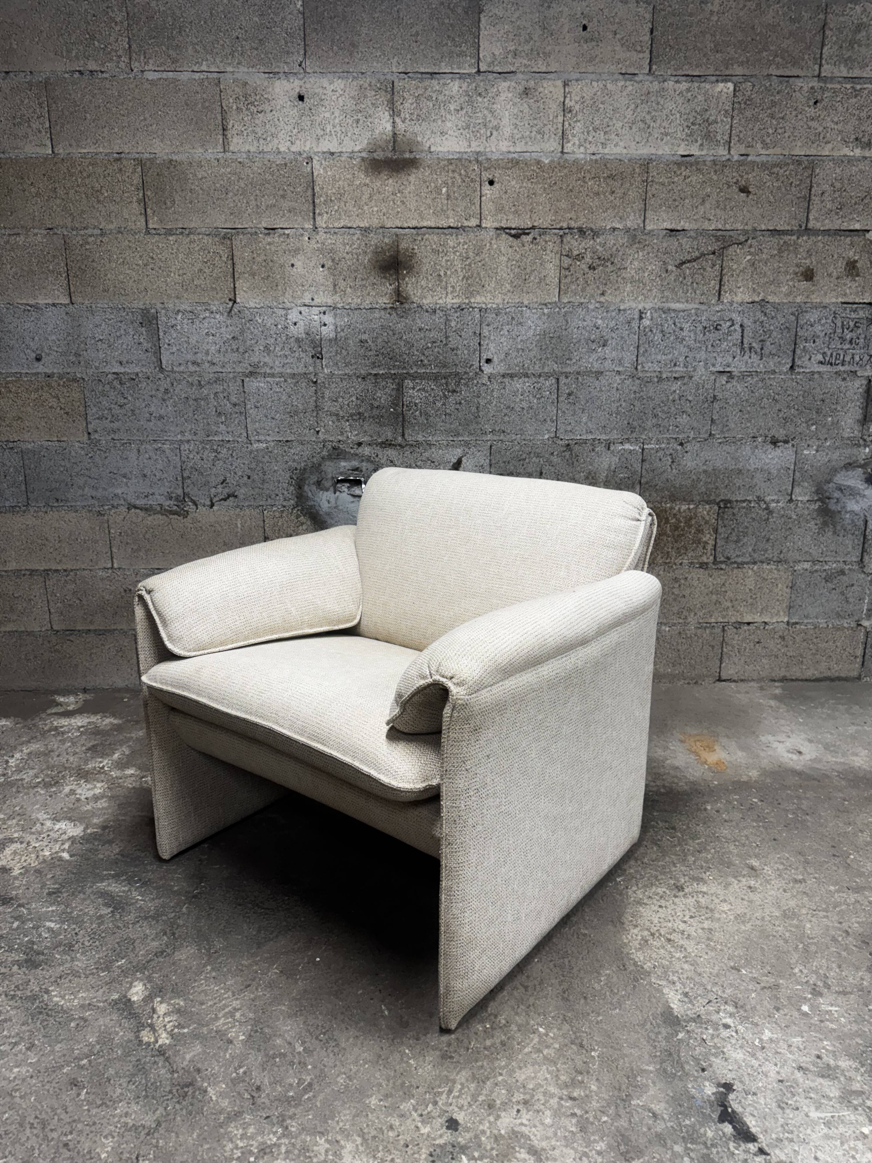 Leolux Bora Bora armchair bean fabric