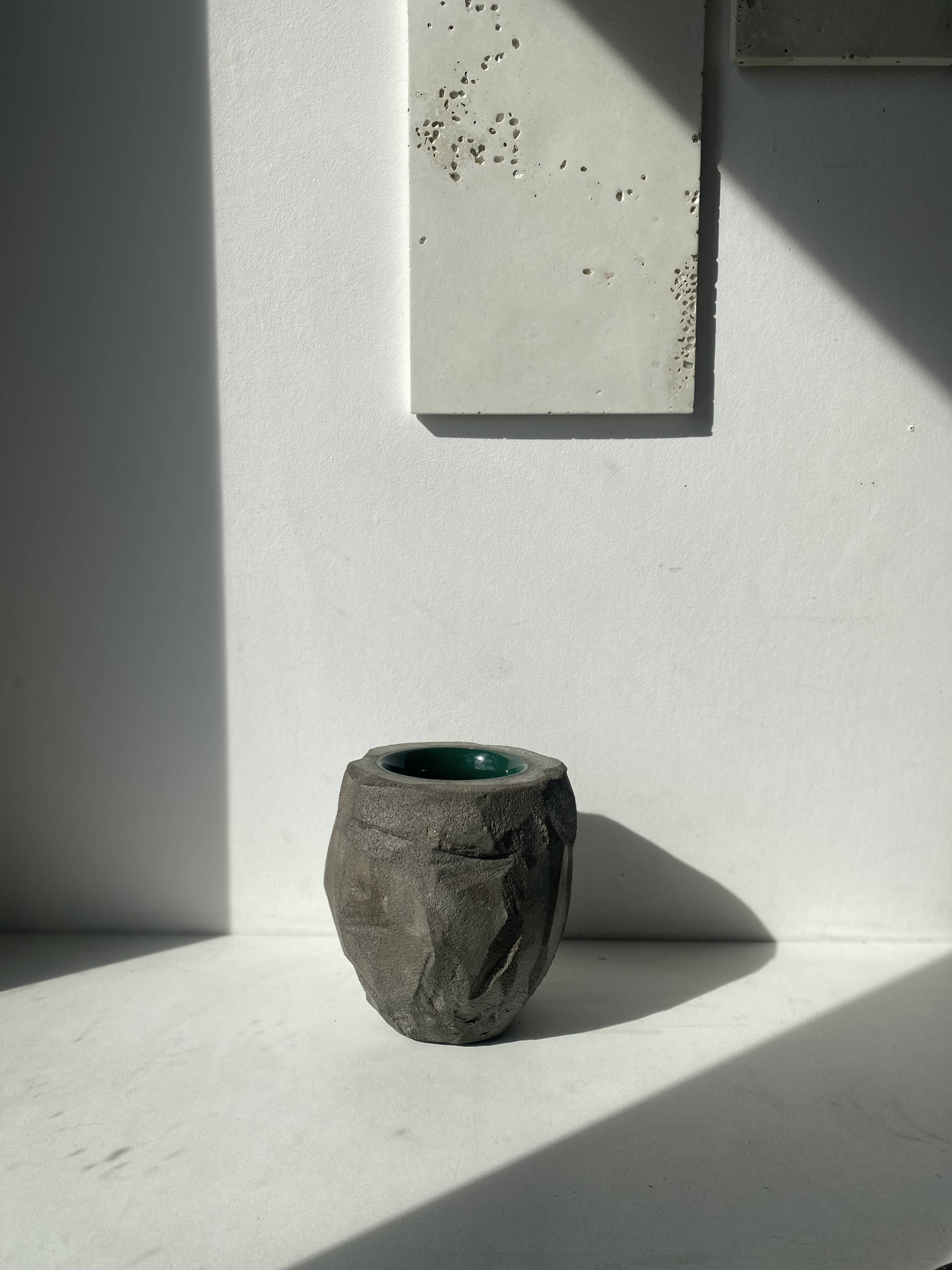 Vase / Large sculpted concrete pot