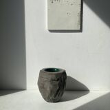 Vase / Large sculpted concrete pot