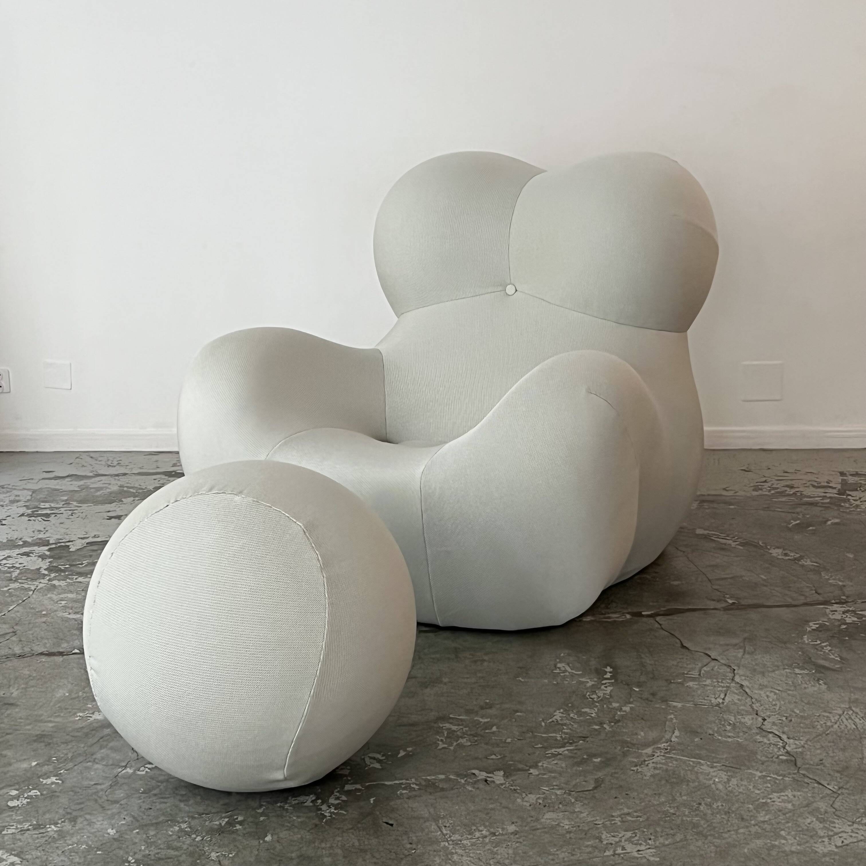 Armchair and footrest Up 5/6 La Mamma by Gaetano Pesce for B&B Italia 2000s edition