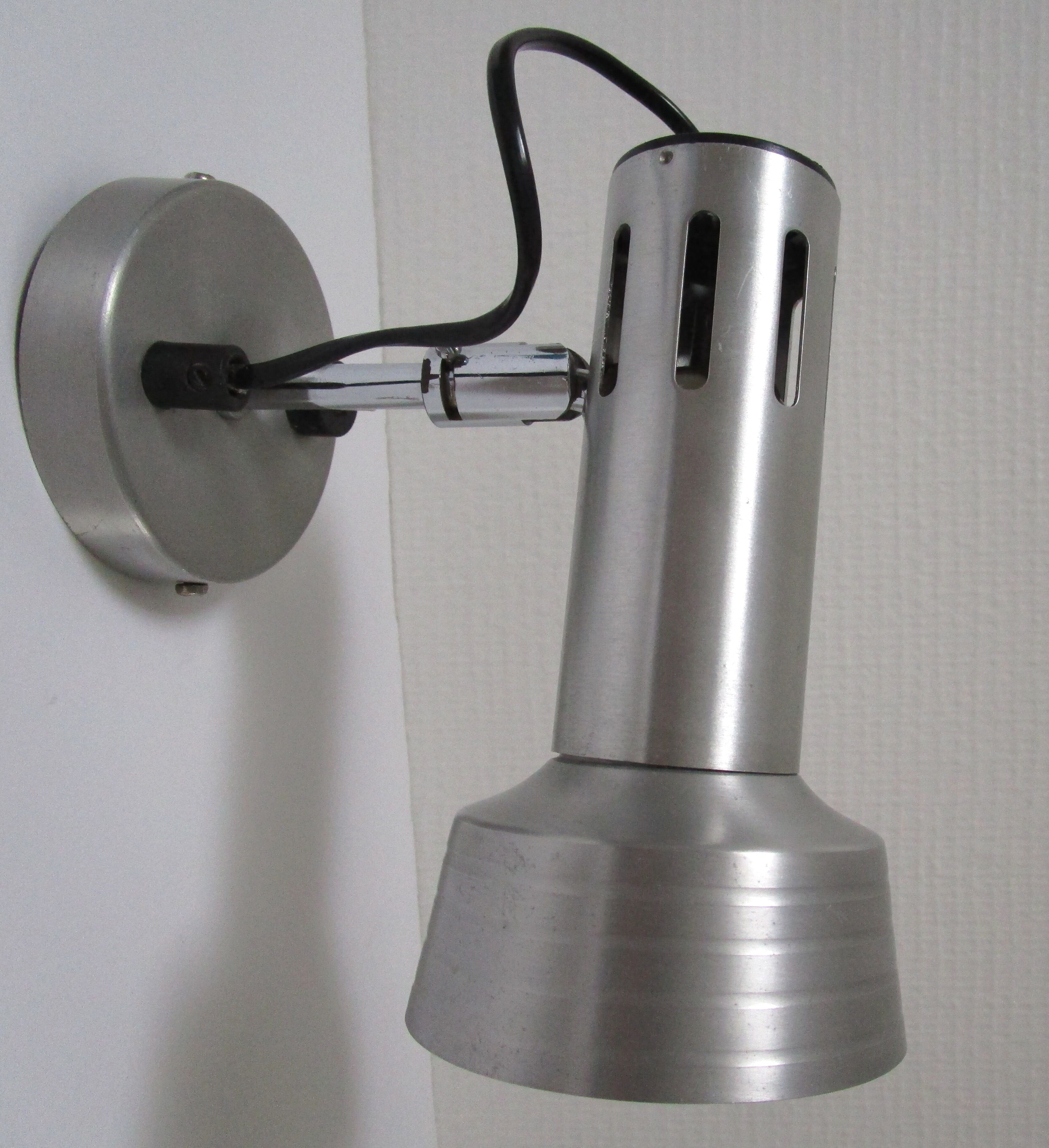 Brushed aluminum wall lamp 70