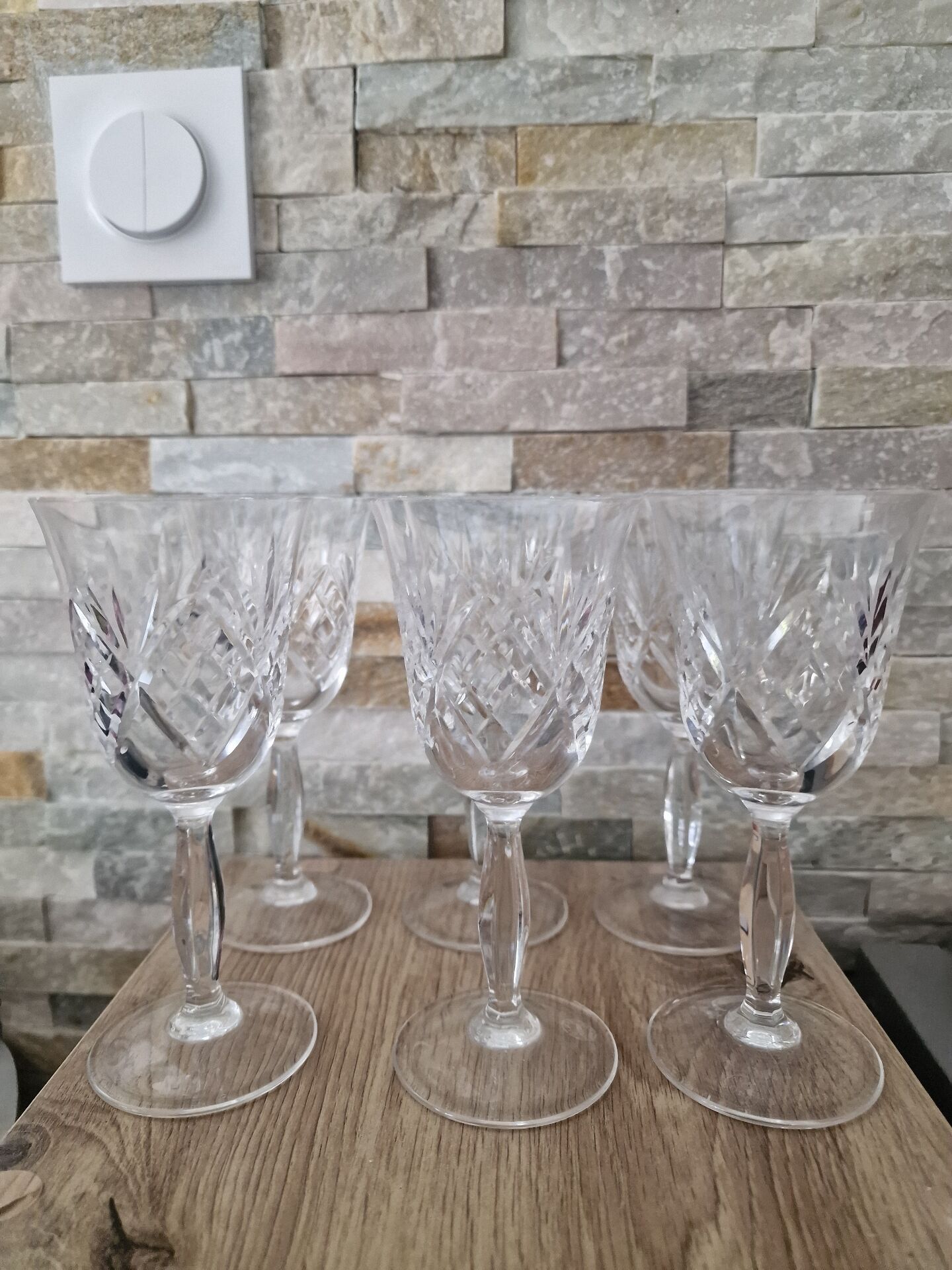 Lot de 6 verres à vin blanc en cristal taillé main