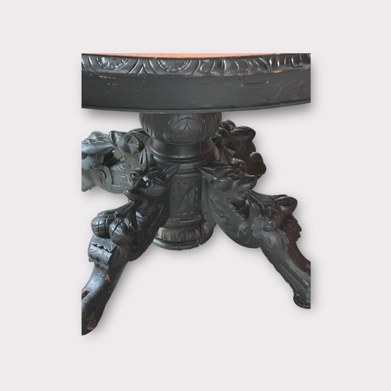 Table rondes pieds griffes de lion