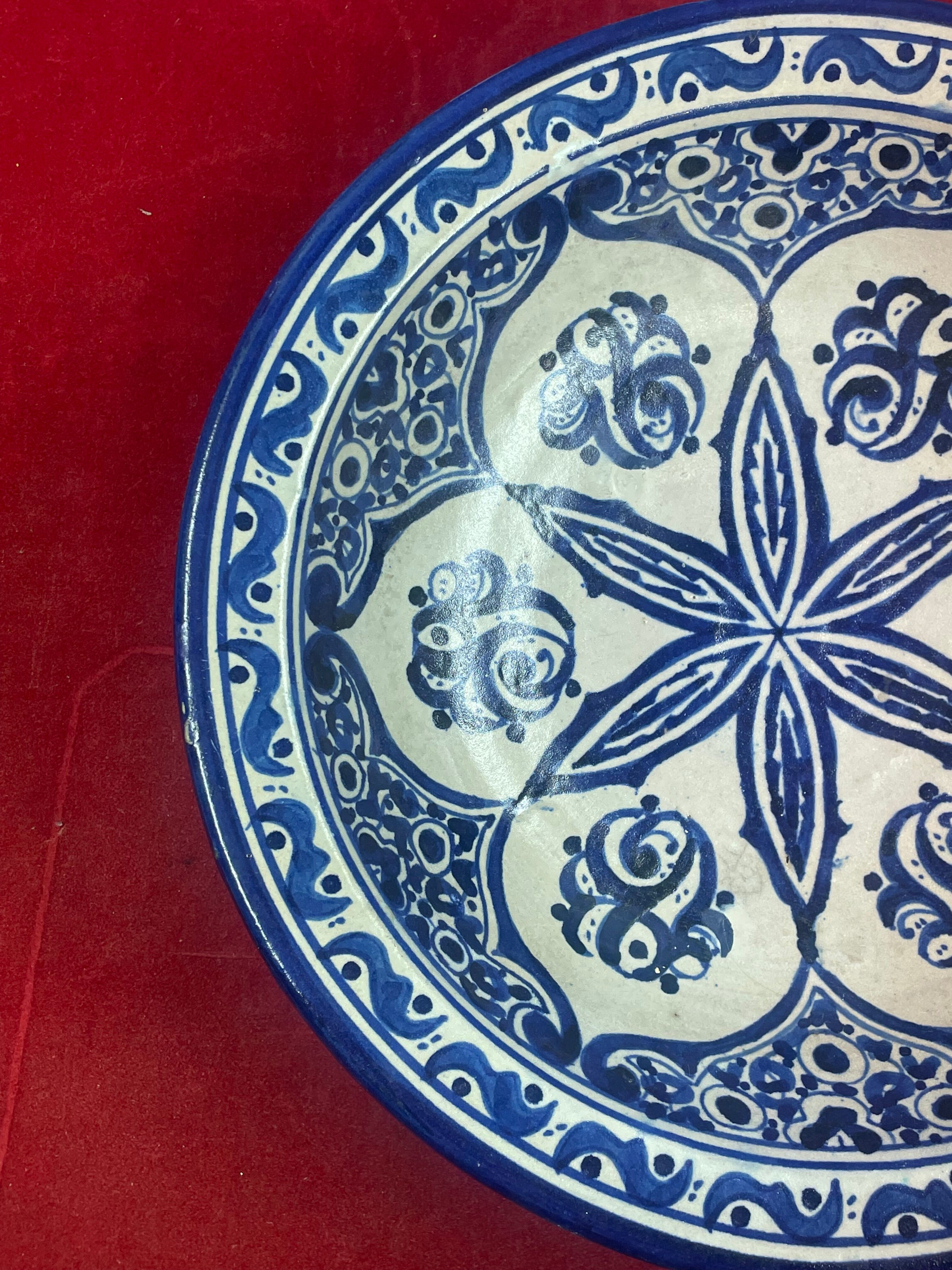 Hollow plate ceramic blue white signature to identify maghreb - early twentieth century