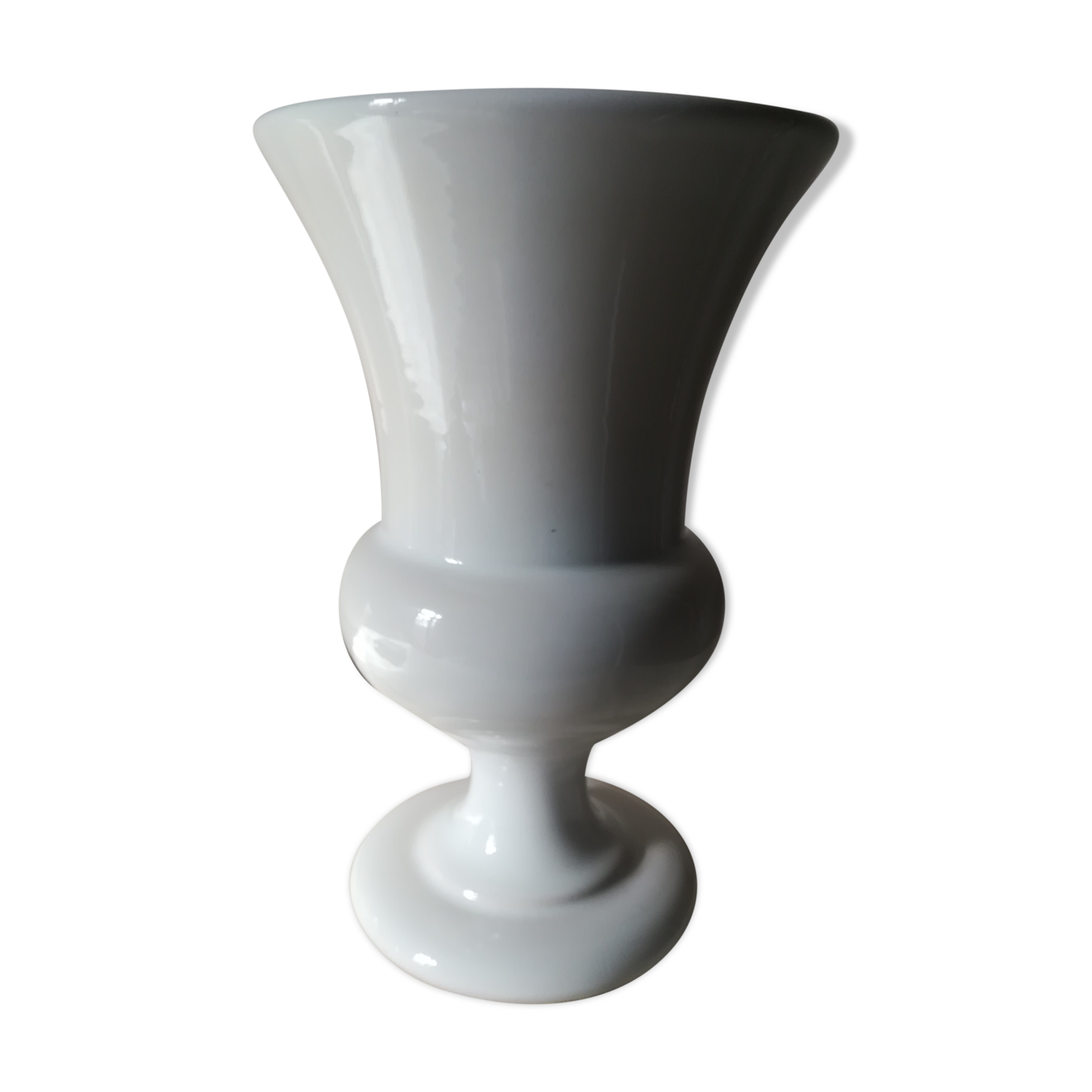 Vase medicis en faïence blanche