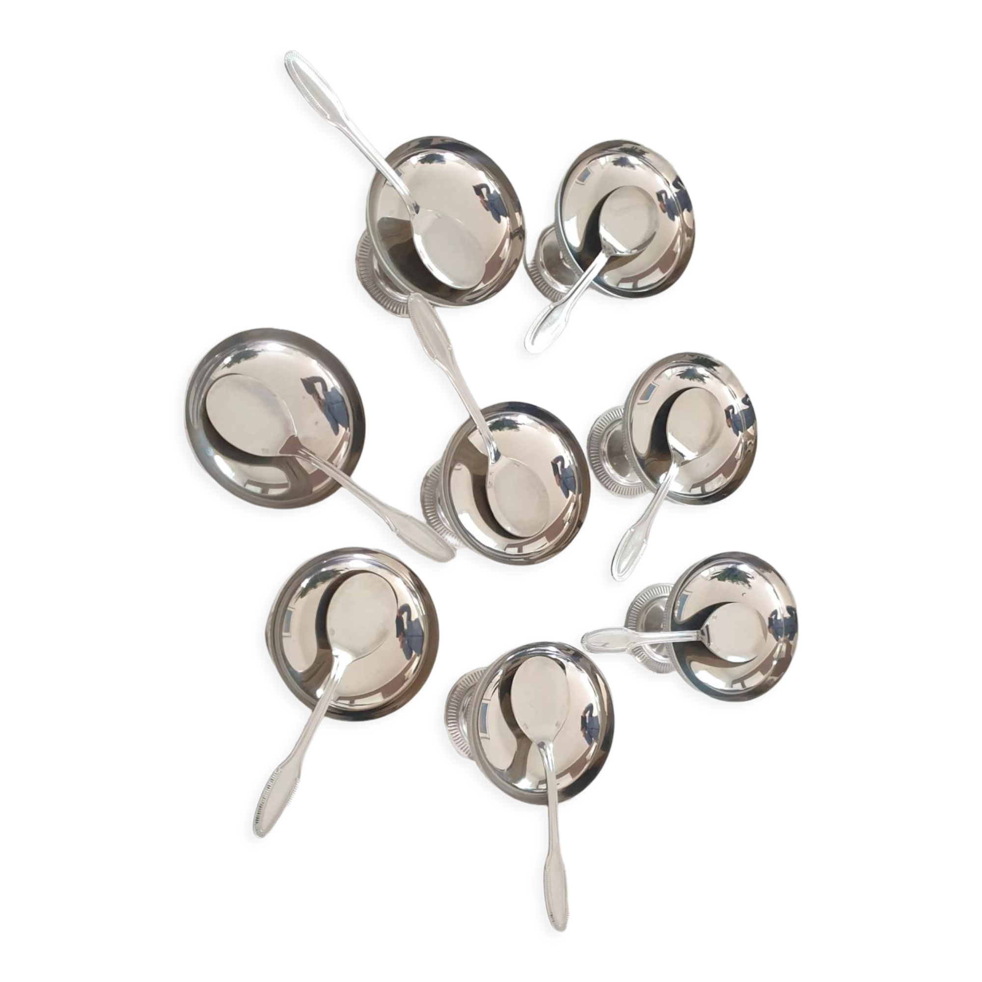 8 ice cream cups with 8 spoons