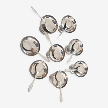 8 ice cream cups with 8 spoons