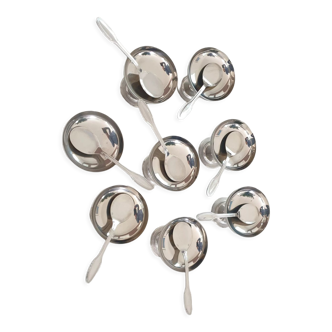 8 ice cream cups with 8 spoons
