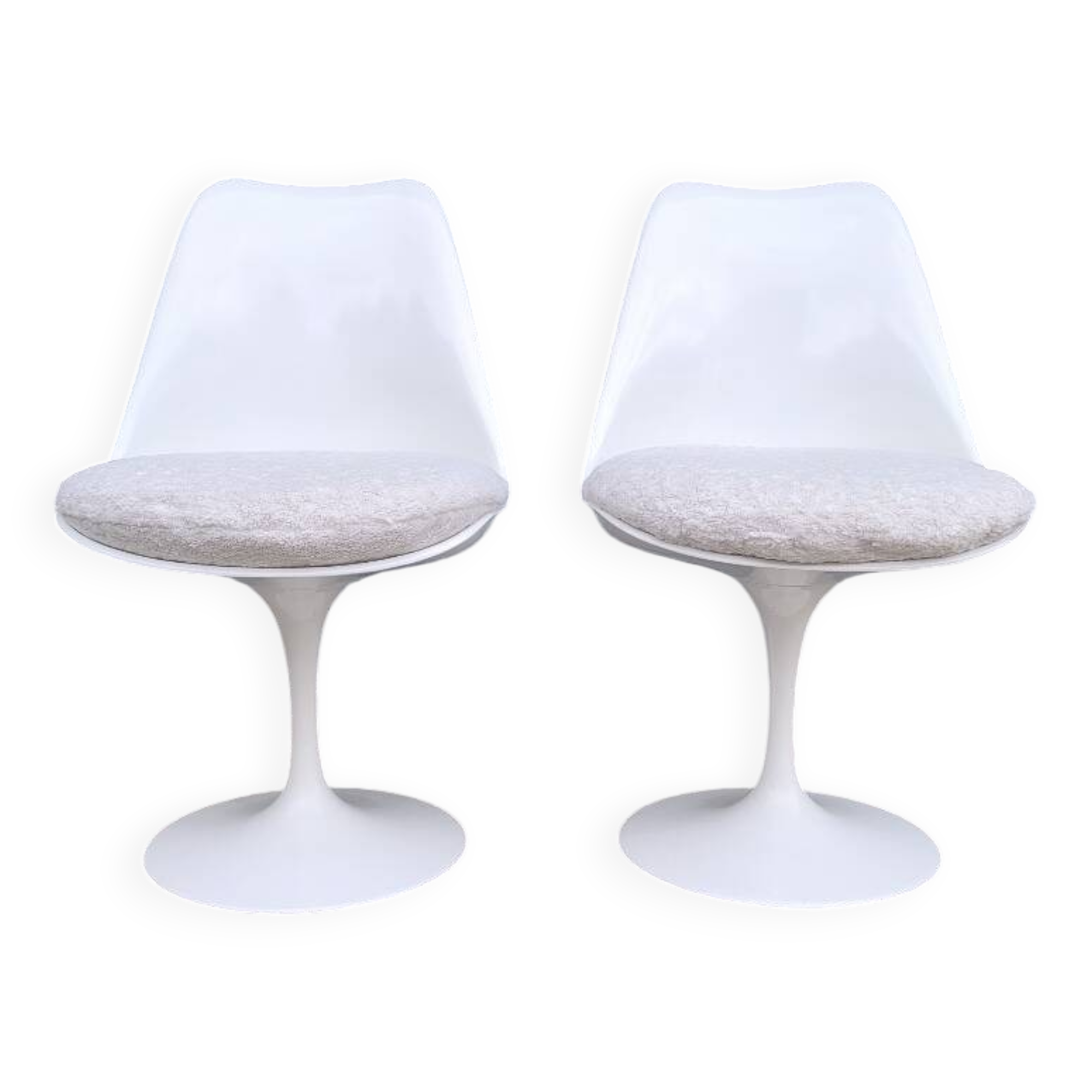 Pair of tulip chairs by Eero Saarinen for Knoll International