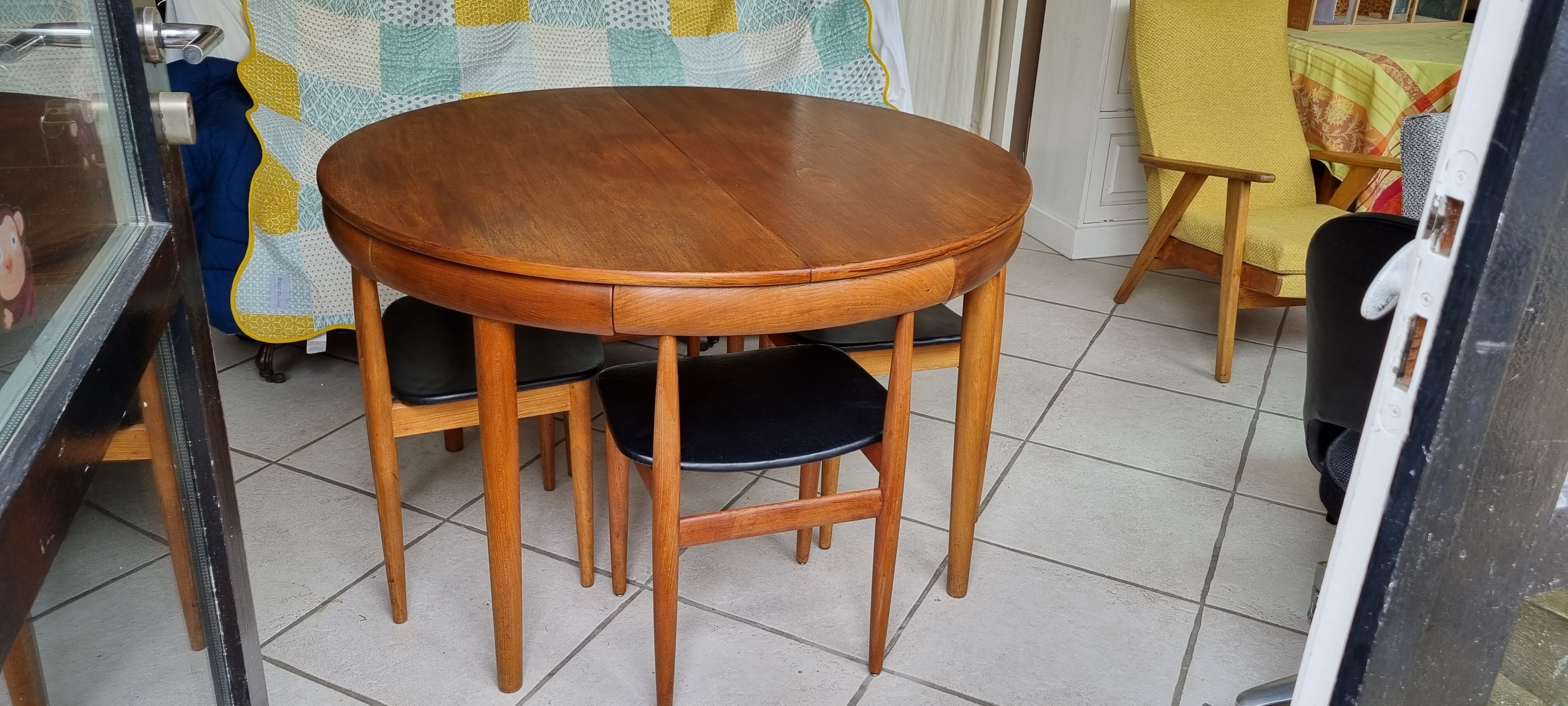 Scandinavian teak dining table and 4 chairs Hans Olsen Frem Rojle