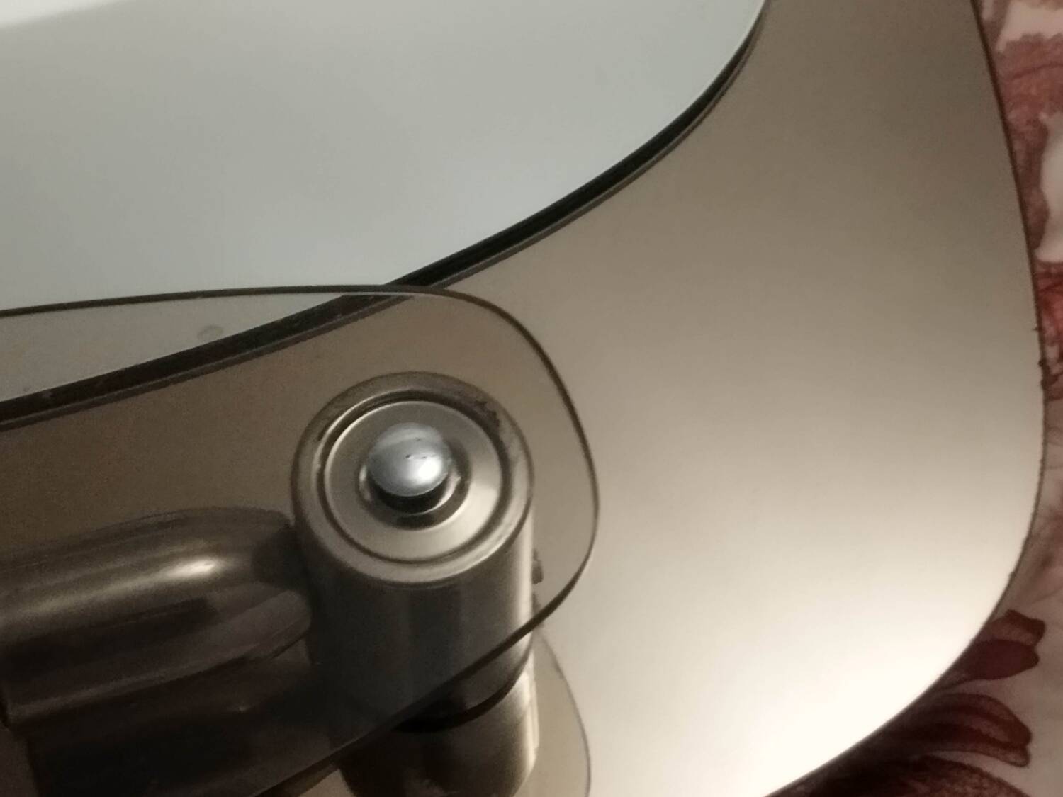 Miroir avec deux appliques en verre fumé attribué à Lupi