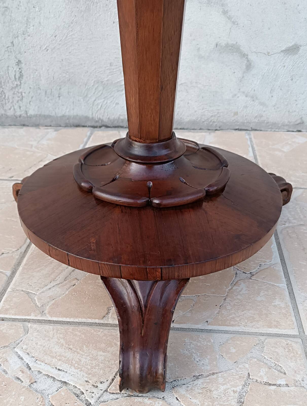 Art Nouveau side table in walnut and marble