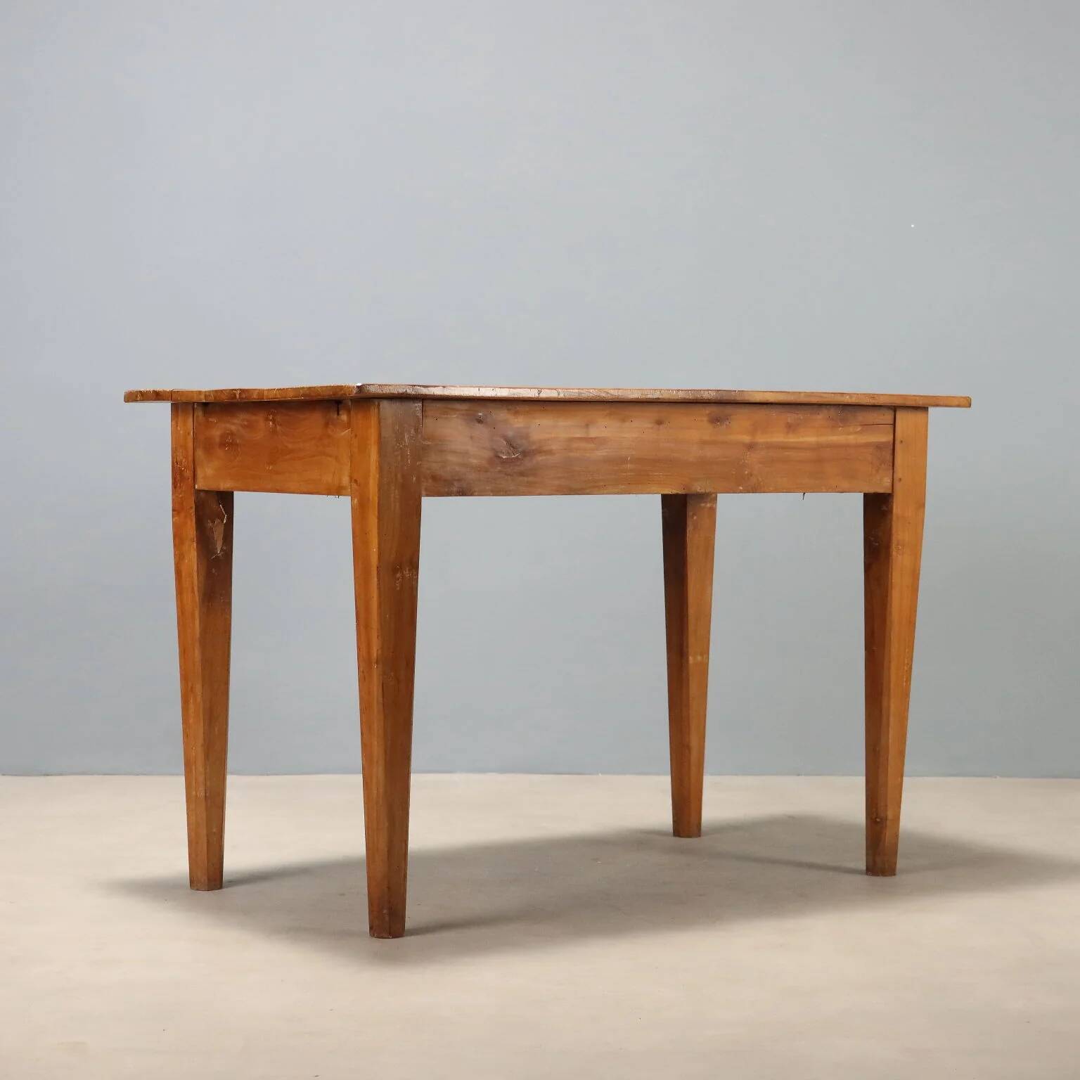 Bureau Directoire ancien en bois de cerisier, Italie, XIXe siècle