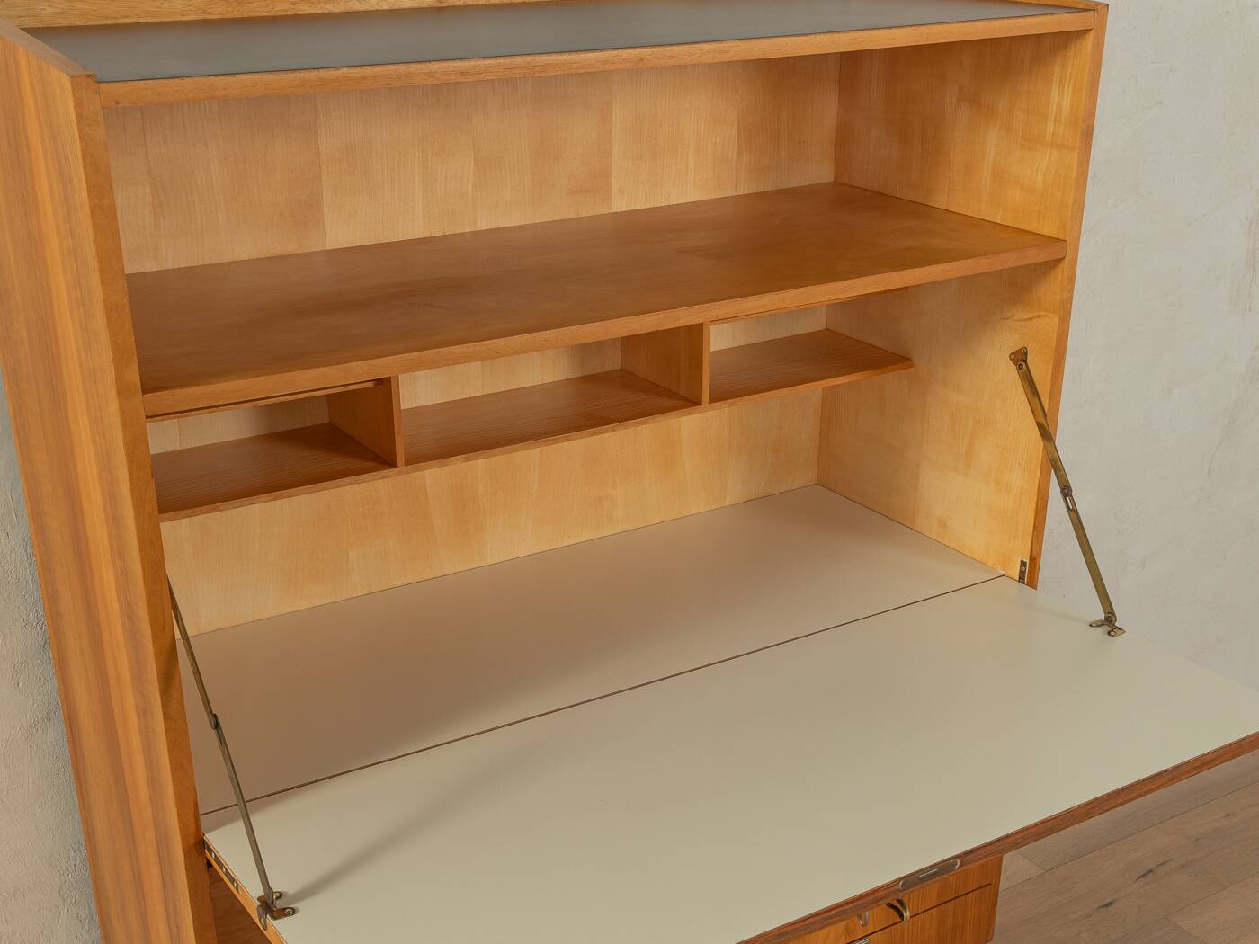 1950s Bureau, Secretary