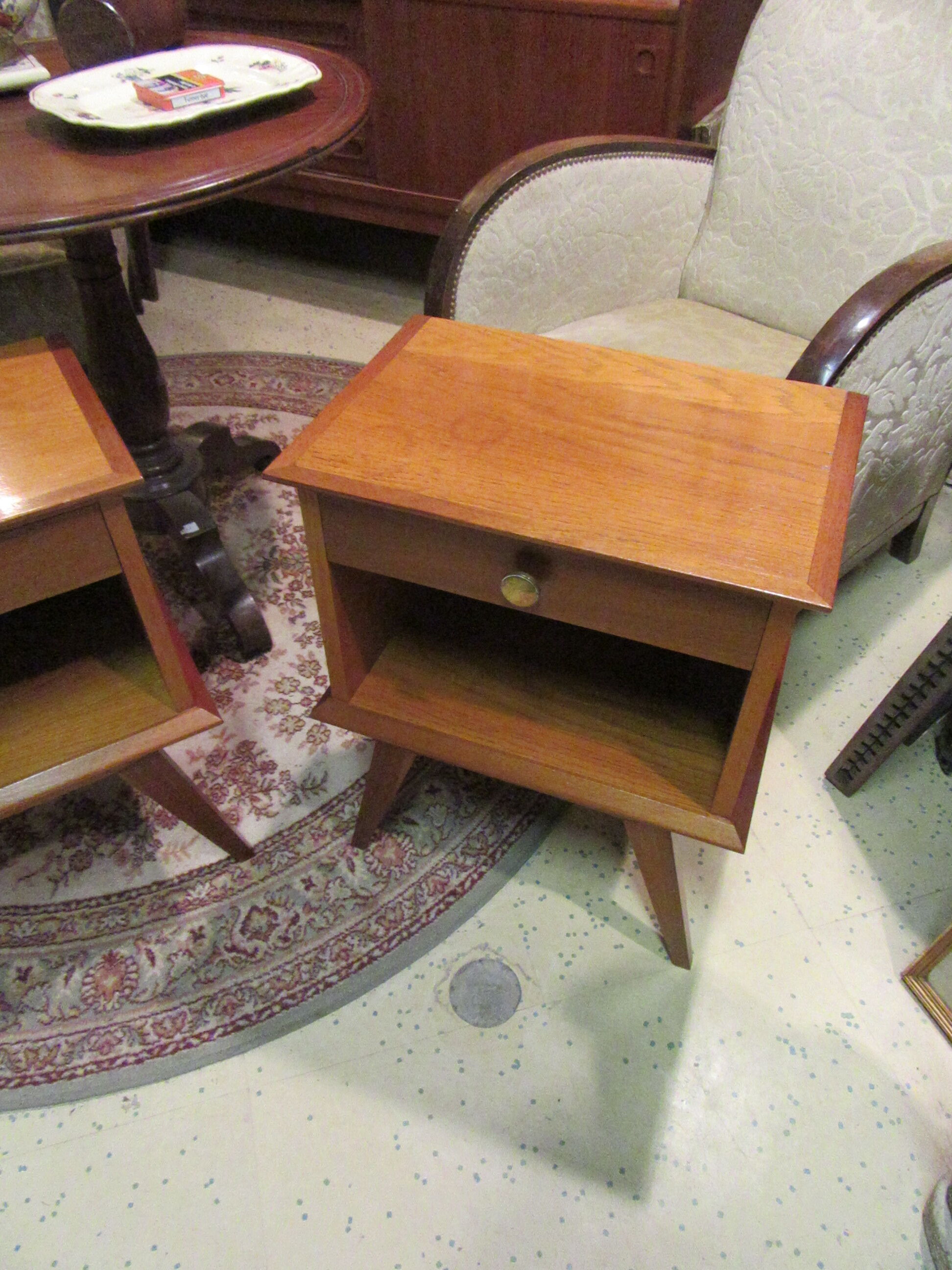 Pair nightstands vintage