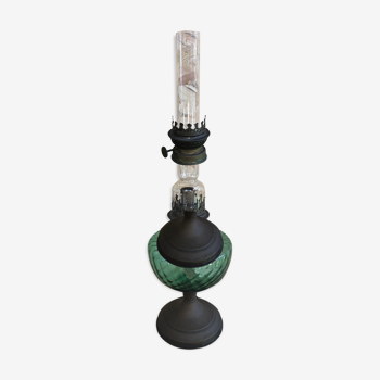 Ancienne lampe pétrole piédestal laiton & corps verre vert + tube verre vintage