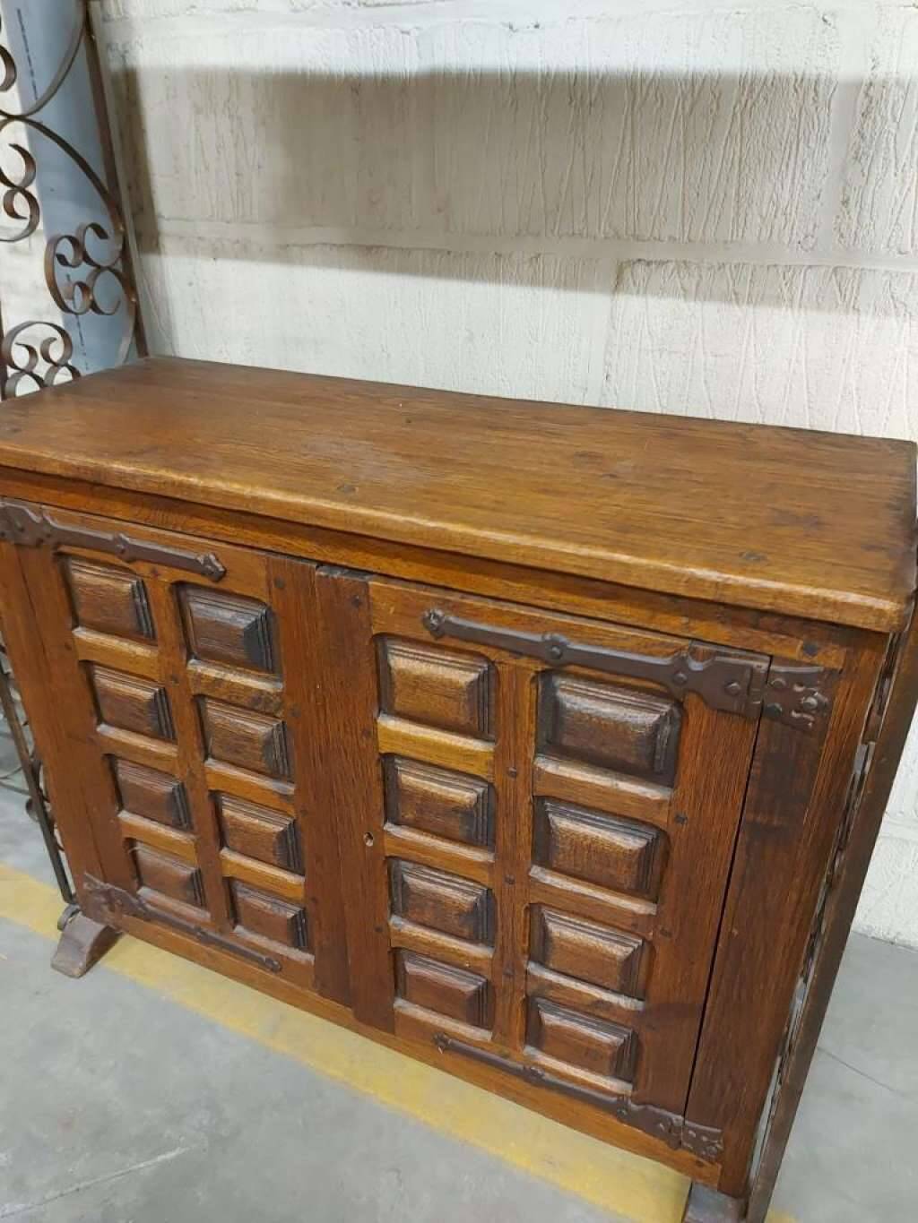 Vintage wall system: spanish brutalist style