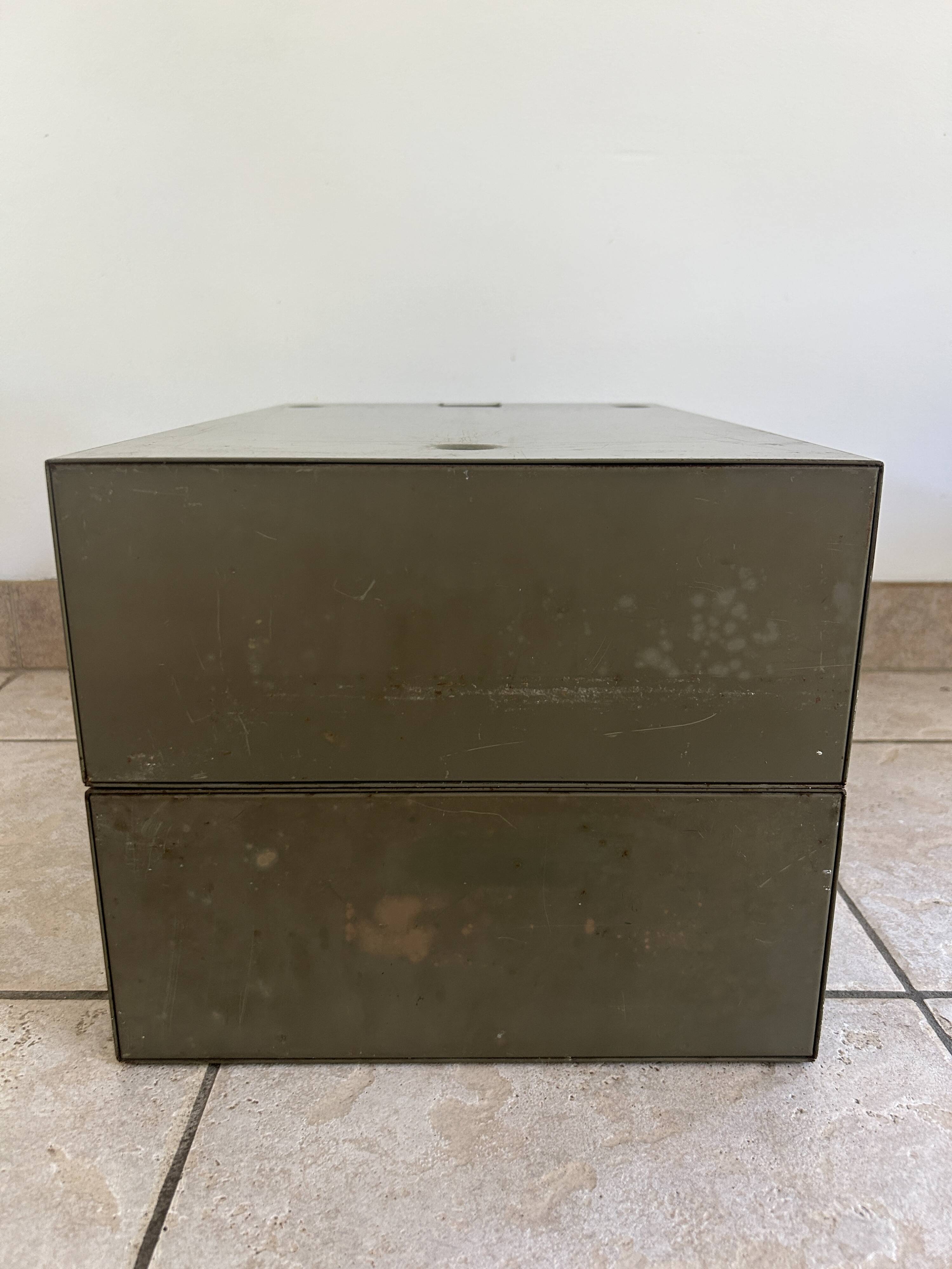 2 INDUSTRIAL lockers from the ACIOR brand