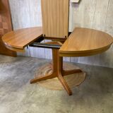 Vintage extendable round table