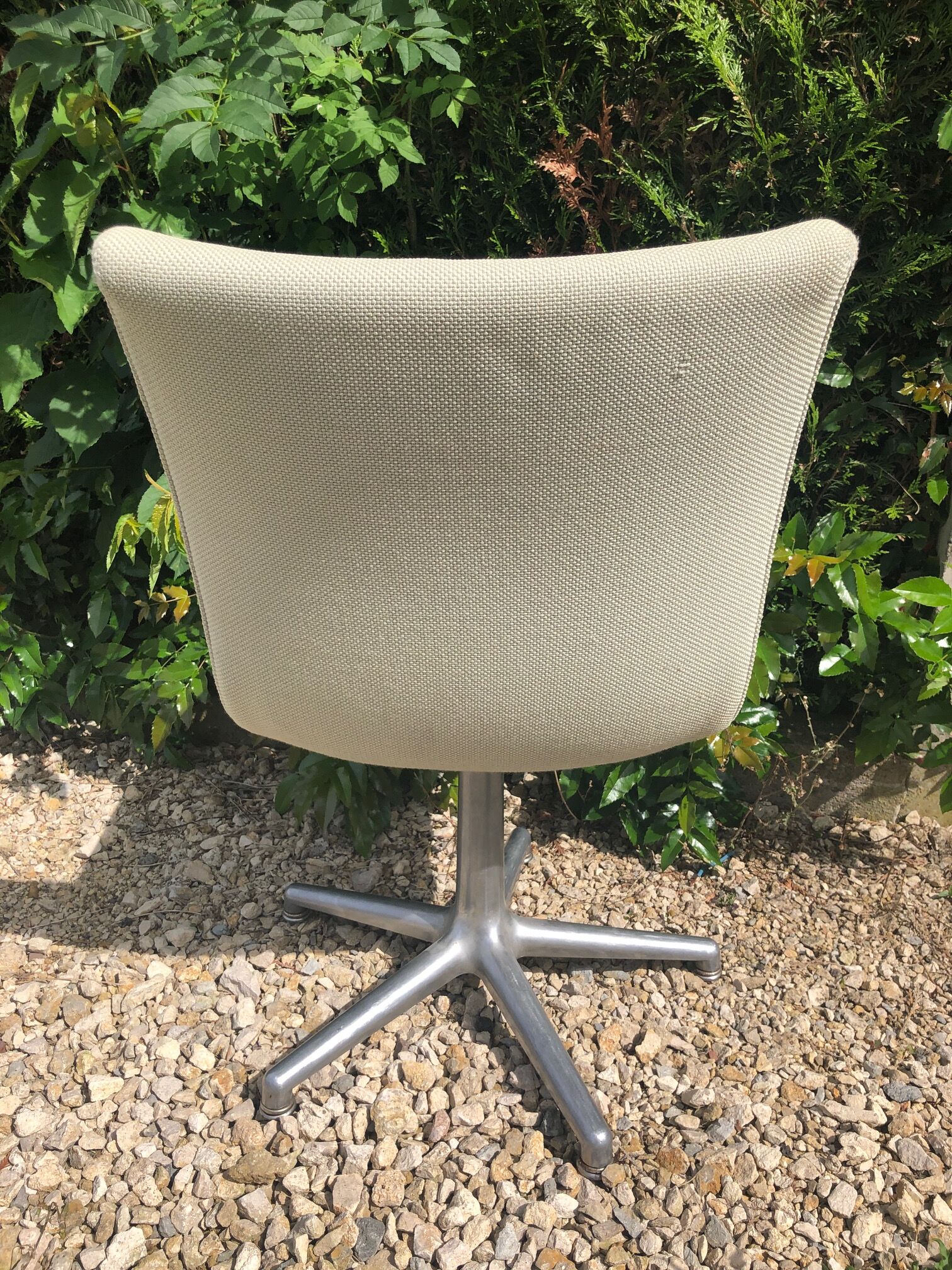 Artifort swivel armchair