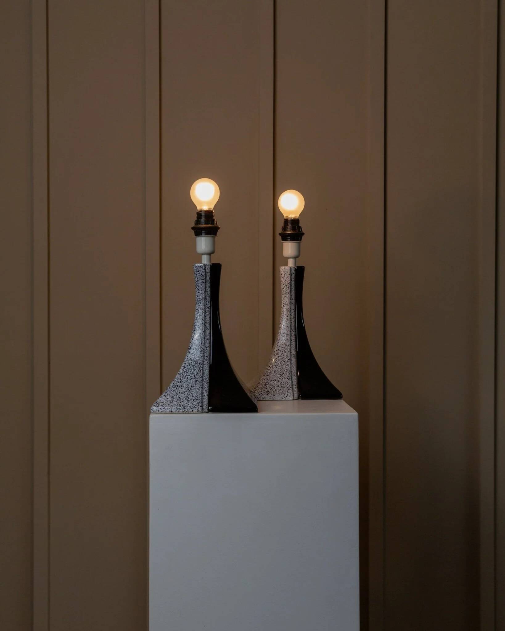 Pair of Handmade Ceramic Lamps in Black and White, 1980s Memphis-Style Italian Retro Bedside Lights