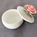 Boîte à bijoux avec une rose