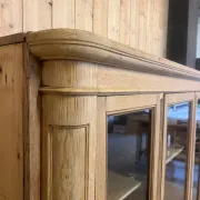 Library in oak from the late 19th century.