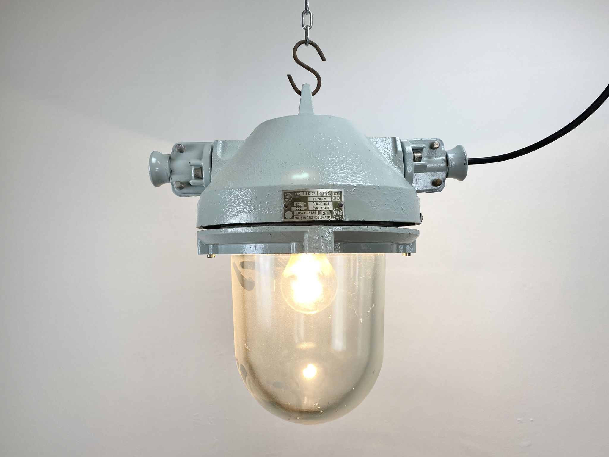 Lampe industrielle grise antidéflagrante, années 1970