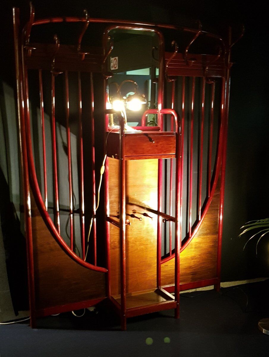 Thonet wall coats door