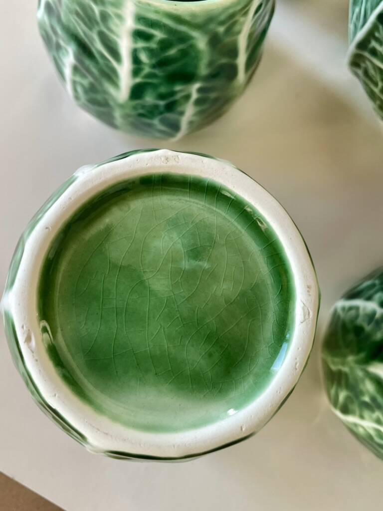 Service Vintage Années 70 – Carafe Majolica Verte + 6 Mugs Feuillage