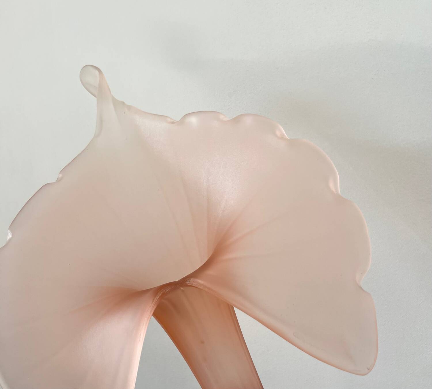 Leonardo vase in pink frosted glass